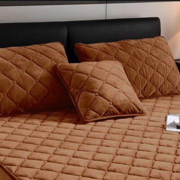 НАМАТРАЦ, ВОДОНЕПРОНИЦАЕМЫЙ ЗАЩИТНИК 140x200x30 + 2x НАВУШКА 48x74