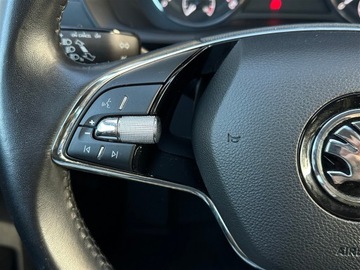 Skoda Octavia IV Liftback 1.5 TSI EVO 150KM 2021 Skoda Octavia 1.5TSI 150KM Ambition l Reflektory L, zdjęcie 18