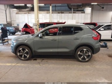 Volvo XC40 2021 Volvo XC 40 T5 Momentum 2021 2.0l 2.0 Benzyna 248KM, zdjęcie 2