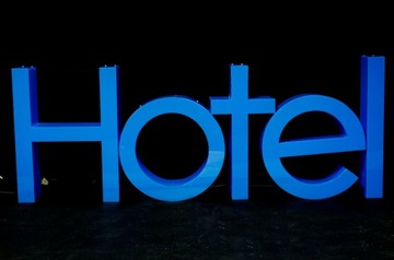 Светящаяся светодиодная надпись HOTEL, объемные буквы из оргстекла, 50 см.