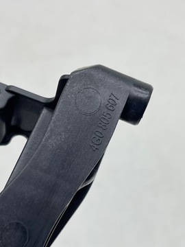 AUDI A6 C7 крепление лампы сдвижной фары ЛЕВОЕ ПЕРЕДНЕЕ ОРИГИНАЛ!