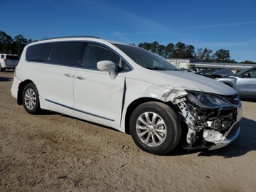 Chrysler Pacifica II 2018 Chrysler Pacifica Touring L 2018 3.6L 3.6 Benzyna 287KM, zdjęcie 4