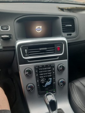 Volvo V60 I Kombi Facelifting 2.0 D2 DRIVE-E 120KM 2018 Volvo V60 2.0D 2018 skora, zdjęcie 9