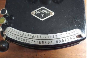 Антикварная пишущая машинка Gundka 7 + бесплатно