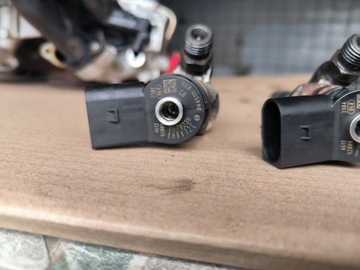 BMW D20 D30 G01 2.0 D VSTŘIKOVAČE 0445111009 8579236