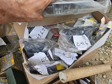 КОМПЛЕКТ СЕРВИСНЫХ ПОДДОНОВ из новых оригинальных запчастей RENAULT