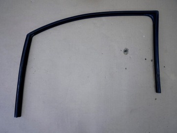 Uszczelka szyby drzwi przód lewa 4L0837439B AUDI Q7 4L