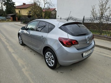 Opel Astra J Hatchback 5d 1.6 Twinport ECOTEC 115KM 2010 Opel Astra Opłacona Zdrowa Zadbana Serwisowana, zdjęcie 5