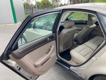 Audi A6 C5 Sedan 2.4 V6 165KM 1999 Audi A6 Limousine 2.4 V6 Bezwypadkowa Czujniki Parkowania Manual Klimatoni, zdjęcie 25