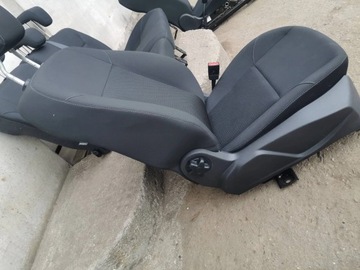 СИДЕНЬЯ FOCUS MK3 С ПОДЪЕМОМ СИДЕНЬЯ SEAT ISOFIX HB 17 R