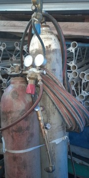 Кислородные цилиндры + ацетилен + сварные аксессуары