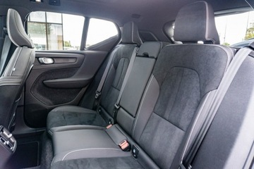 Volvo XC40 Crossover Facelifting 2.0 B4 197KM 2024 Volvo XC 40 B4 Ultra Dark Mild Hybrid Benzyna, zdjęcie 12