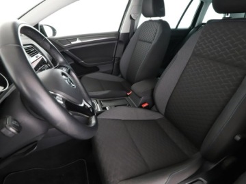 Volkswagen Golf VII Variant Facelifting 1.6 TDI-CR DPF BMT 115KM 2019 Volkswagen Golf DSG klima auto navi grzane fotele, zdjęcie 12