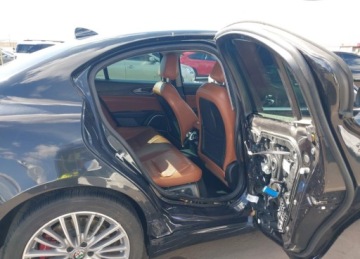 Alfa Romeo Giulia II 2018 Alfa Romeo Giulia 2018r., Ti Lusso Awd, 2L, od ubezpieczalni 2.0 Benzyna, zdjęcie 10