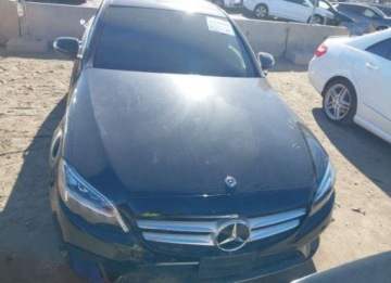 Mercedes Klasa C W206 2021 Mercedes-Benz Klasa C 2021, 2.0L, od ubezpieczalni 2.0 Benzyna 255KM, zdjęcie 3