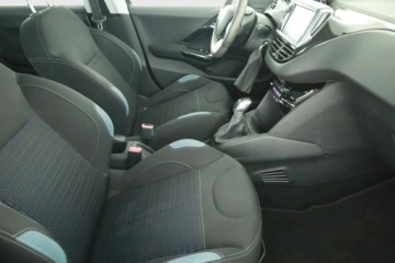 Peugeot 208 I Hatchback 3d 1.2 VTI 82KM 2014 Peugeot 208 1.2 PureTech, Navi, Klima, zdjęcie 6