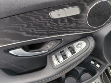 Mercedes GLC C253 2020 Mercedes-Benz GLC Plug In 4Matic AMG Radar Full LED 2.0 Hybryda Plug-in, zdjęcie 11