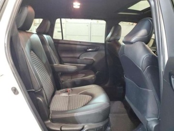 Toyota Highlander III 2023 Toyota Highlander 2023, 2.4L, 4x4, L, po gradobiciu 2.4 Benzyna 265KM, zdjęcie 9