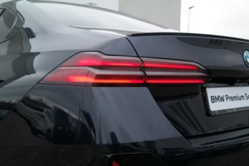 BMW Seria 5 G90-91 2024 BMW 550 BMW 550e M Professional M Pro HAK Adaptive, zdjęcie 33