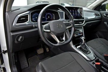 Volkswagen T-Roc I SUV Facelifting 1.5 TSI ACT 150KM 2023 Volkswagen T-Roc Bezwypadkowy / Salon Polska /, zdjęcie 9