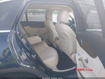 Mercedes GLC C253 2021 Mercedes-Benz GLC 2021 r. ,2,0L 300 4 MATIC 2.0 Benzyna 255KM, zdjęcie 10