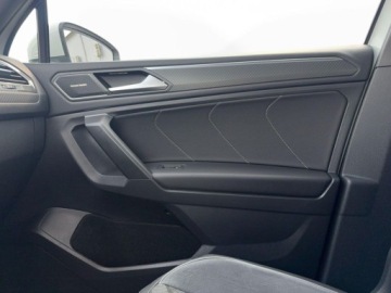 Volkswagen Tiguan Allspace SUV Facelifting 2.0 TSI 190KM 2022 Volkswagen Tiguan Allspace 2.0 TSI 190 KM 4Mot. R-Line DSG, Niski przebieg, zdjęcie 26