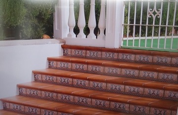 НАРУЖНЫЕ ЛЕСТНИЦЫ С ПАЗАМИ СОКРОВИЩА ИЗ РУЧНОГО КОРИЧНЕВОГО ИСПАНСКОГО КЛИНКЕРА BIZ