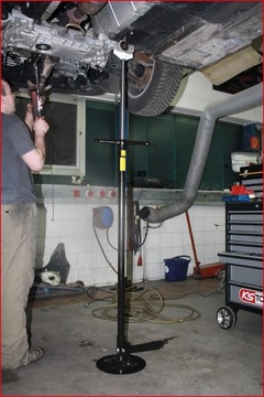 ТЕЛЕСКОПИЧЕСКИЙ ПОДЪЕМНИК С ПЕДАЛЬЮ