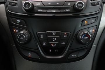 Opel Insignia I Country Tourer 2.0 CDTI Ecotec 163KM 2014 Opel Insignia 2.0 CDTI, Navi, Klima, Klimatronic, zdjęcie 16