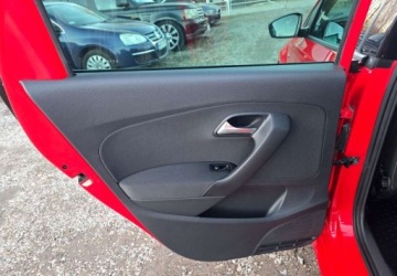 Volkswagen Polo V Hatchback 5d 1.6 TDI-CR DPF 90KM 2013 Volkswagen Polo Volkswagen Polo Match 1.6 TDI 90 KM PolSkory PDC Klimatyza, zdjęcie 33