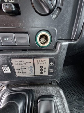 Land Rover Defender III 90 Station Wagon 2.2 TD4 122KM 2014 Land Rover Defender 90 4x4, zdjęcie 14