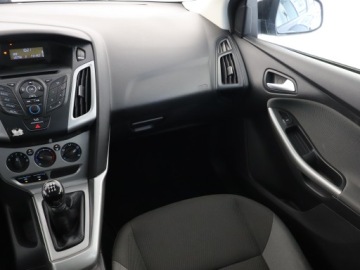 Ford Focus III Kombi 1.6 Duratec 105KM 2012 Ford Focus 1.6 i, Klima, Podgrzewane siedzienia, zdjęcie 7