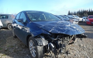 Seat Leon III SC 1.6 TDI 110KM 2015 Seat Leon 2015r, 1.6 TDI. Uszkodzony przod. 1.6 Diesel 110KM, zdjęcie 2