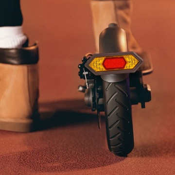 Электрический самокат с указателем поворота, велосипед