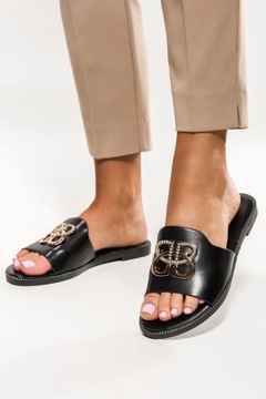 ТАПОЧКИ ЖЕНСКИЕ ЧЕРНЫЕ С ШИРОКИМ РЕМНЕМ И ЗОЛОТЫМ ОТДЕЛЕНИЕМ, ПЛОСКИЕ, размер 38