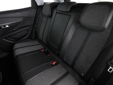 Peugeot 3008 II Crossover 1.2 PureTech 130KM 2018 Peugeot 3008 virtual cocpit navi półskóra, zdjęcie 16