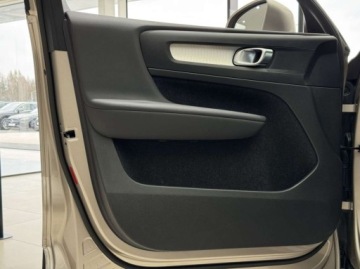 Volvo XC40 Crossover Plug-In Facelifting 1.5 T4 211KM 2022 Volvo XC 40 T4 Start Plug In Kamera cofania Ambiente Nawigacja CarPlay, zdjęcie 10