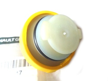 ZÁCPA  PLNĚNÍ OLEJE RENAULT OE 8200062947 ORIG.