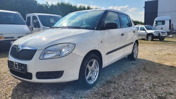 Skoda Fabia II Hatchback 1.2 i HTP 60KM 2010 Skoda Fabia II 2010r. 1.2i/60KM, zdjęcie 4