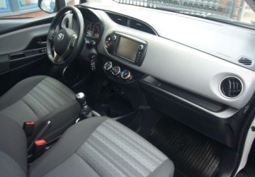 Toyota Yaris III Hatchback 5d Facelifting 1.33 Dual VVT-i 99KM 2017 Toyota Yaris Toyota Yaris III Salon PL - serwis 1.3 Benzyna 99KM, zdjęcie 17