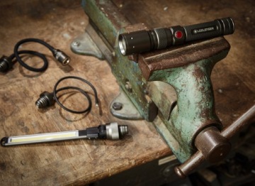LEDLENSER Worker Friend фонарик для мастерской 4в1
