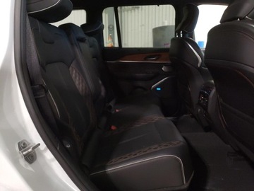 Jeep Grand Cherokee IV 2022 Jeep Grand Cherokee Summit 2022 3.6l 3.6 Benzyna 293KM, zdjęcie 11