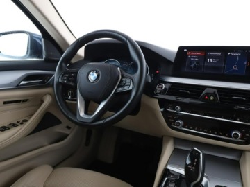 BMW Seria 5 G30-G31 Limuzyna 520d 190KM 2017 BMW 520 4x4 automat full LED skóra navi kamera i, zdjęcie 15