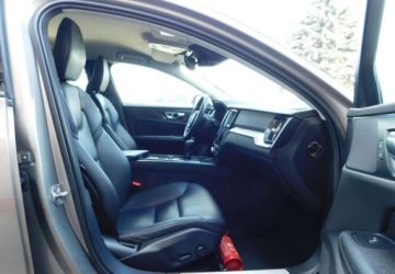 Volvo V60 II  Kombi 2.0 D3 150KM 2019 Volvo V60 z Gwarancja Kamera Model 2020r 2.0 Diesel 150KM, zdjęcie 14