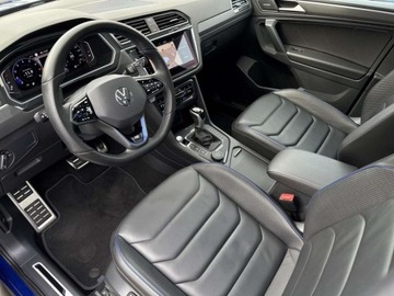 Volkswagen Tiguan II SUV R 2.0 TSI 320KM 2023 Volkswagen Tiguan TSI 4Motion 320KM R Harman Kardon Area View Hak FV23, zdjęcie 9