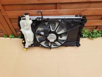 YARIS IV 20-23R CHŁODNICE WENTYLATOR 1.5 HYBRYDA