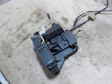 MERCEDES C TŘÍDA W203 2.2D ZÁMEK P. PŘEDNÍ DVEŘE