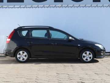 Hyundai i30 I CW Facelifting 1.4 DOHC 109KM 2011 Hyundai i30 1.4 CVVT, Klima, zdjęcie 5