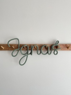 Любая надпись из верёвки, назовите 5 букв, привет.