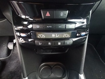 Peugeot 2008 I SUV Facelifting 1.2 PureTech 110KM 2017 Peugeot 2008 salon, I wł. bezwypadkowy,, zdjęcie 16